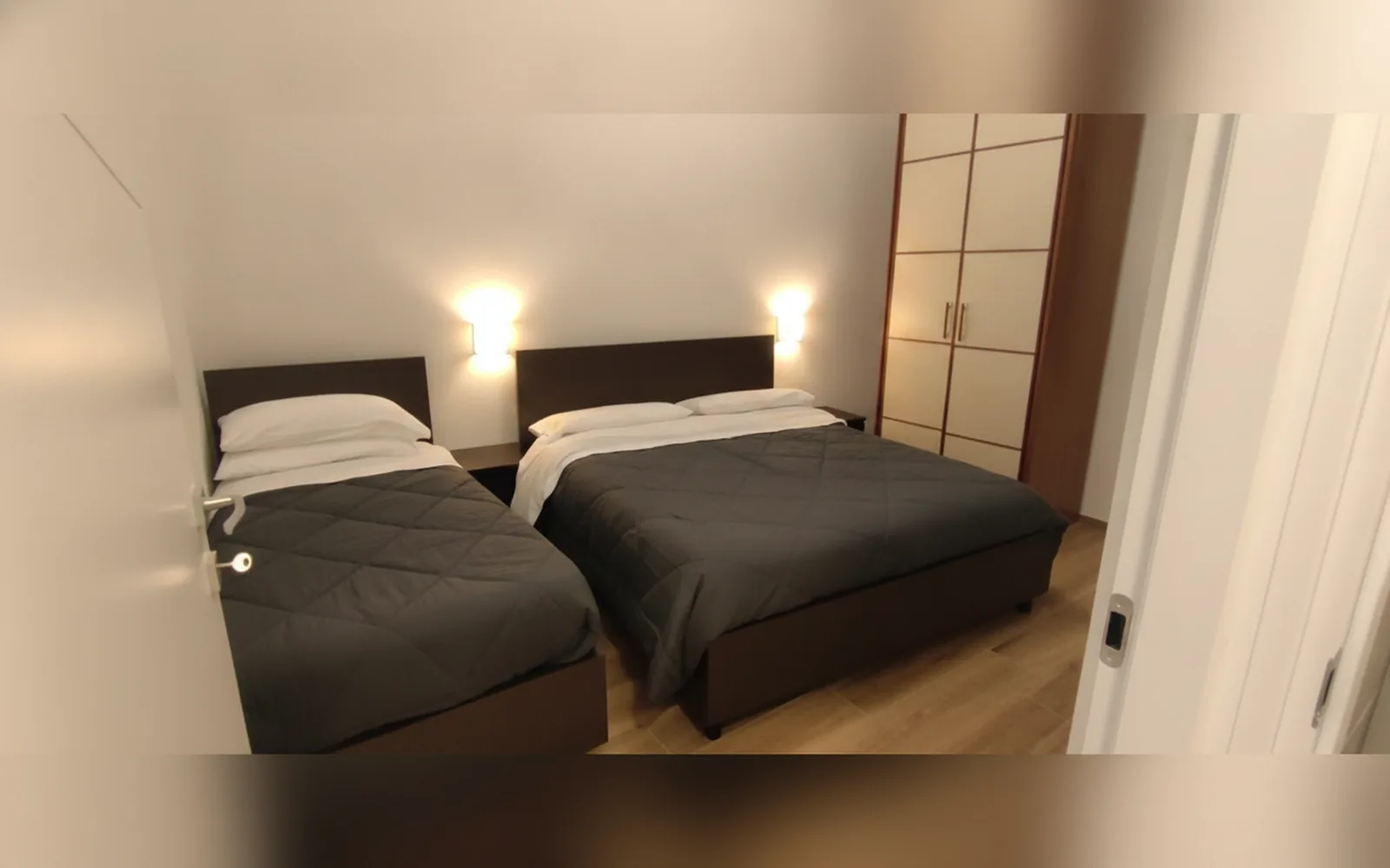 Camera con bagno privato — La Casa In Fiera, Pero (Lombardia) (foto 6)